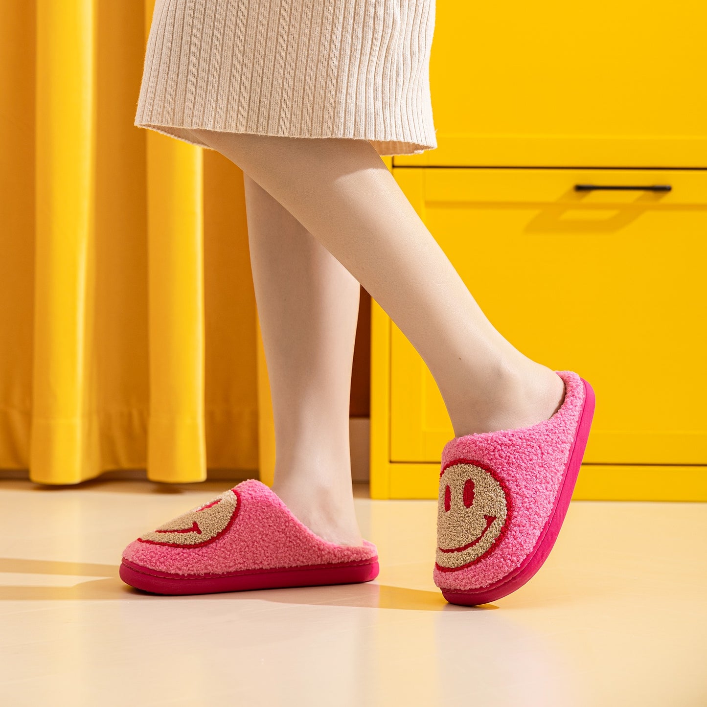 Melody Smiley Face Slippers in Pink